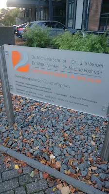 Dr. Nadine Voshege