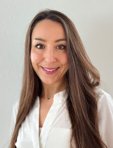 Dr. med. Lara-Elena Hakim-Meibodi Hautärztin | Privatpraxis für Dermatologie