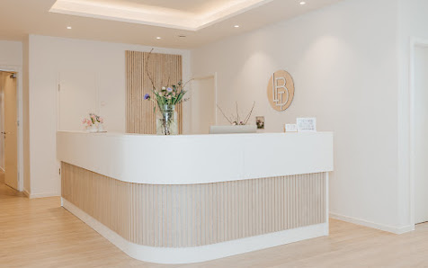 Dermatologie im Apfelgarten | Hautarzt in Neu Wulmstorf | Leonie Bluhm & Tatjana Bobylev